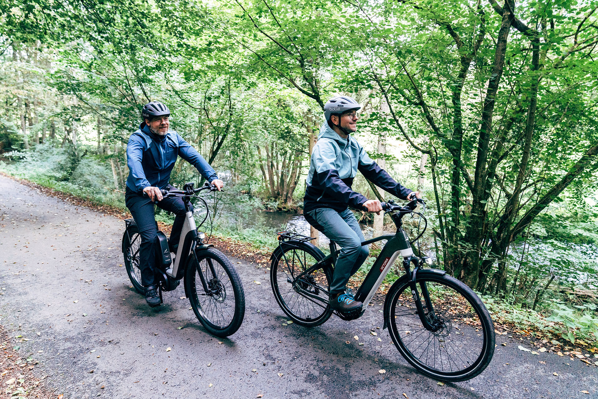 Auf E-Bikes unterwegs im Naturpark Diemelsee im Sauerland