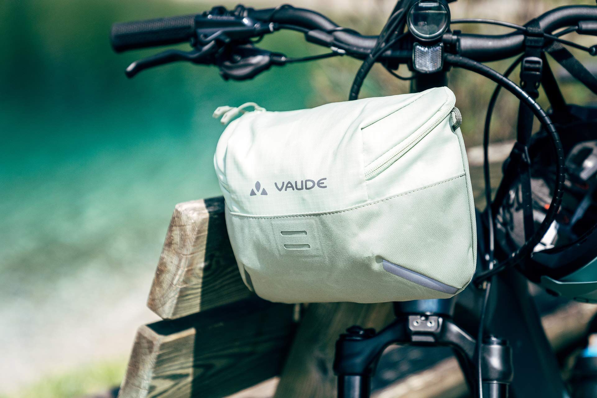 Poche avant montée sur un vélo électrique