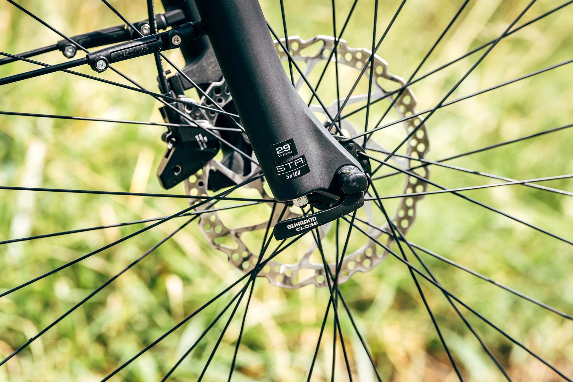Detailaufnahme einer Shimano Scheibenbremse an einem Tresalo Trekking-E-Bike